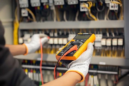 TRAINING ELECTRICAL MAINTENANCE IN INDUSTRY