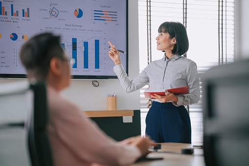 TRAINING STATISTICAL DATA ANALYSIS